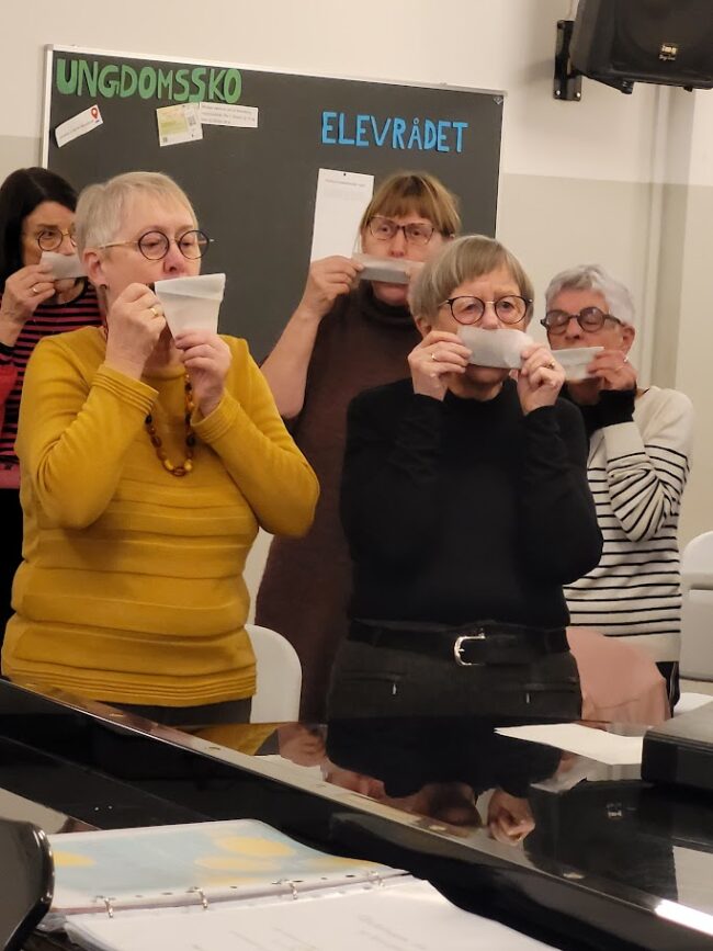 Therese, Annette, Helle, Kirsten og Ulla puster ihærdigt